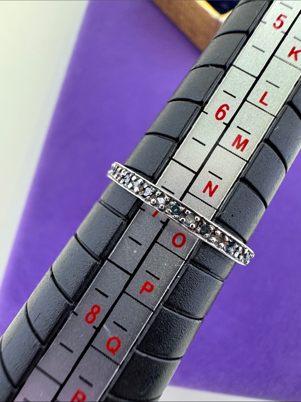 💛 Vintage 10k White Gold Blue & White Pavé Diamond Eternity Ring | Stackable - Picture 7 of 10
